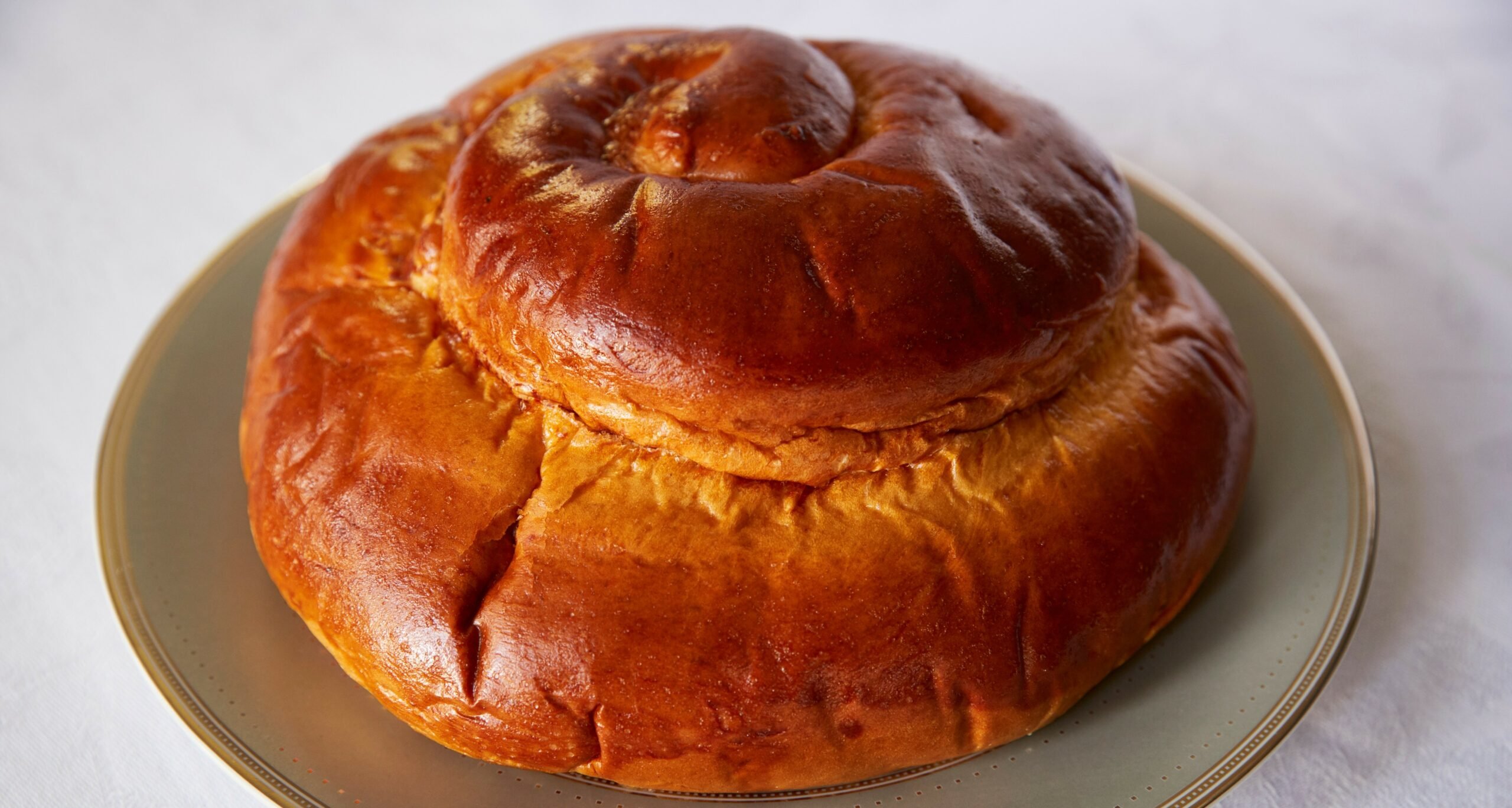 Round challah bread for rosh hashanah, Jewish New Year